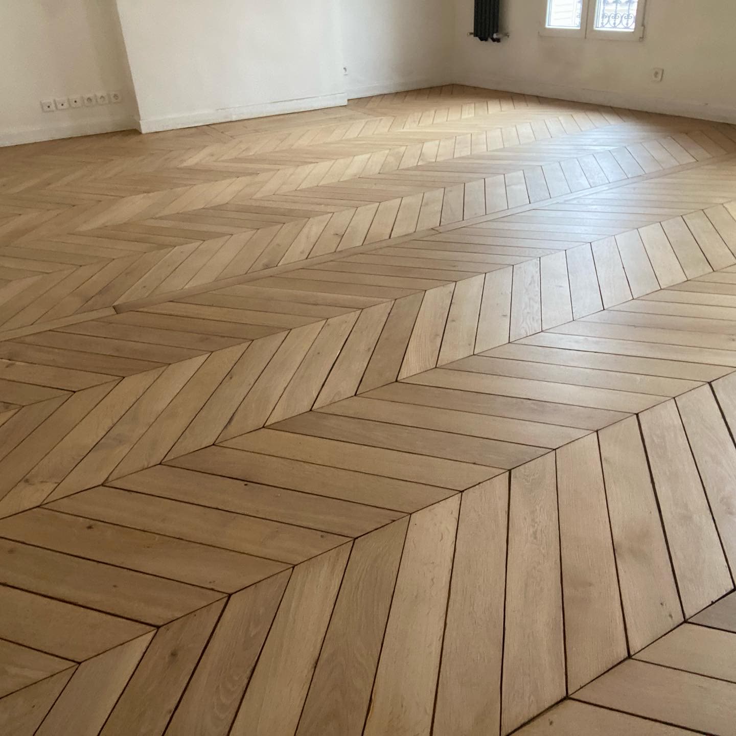 Parquet point de Hongrie poncé, bois brut avant finition