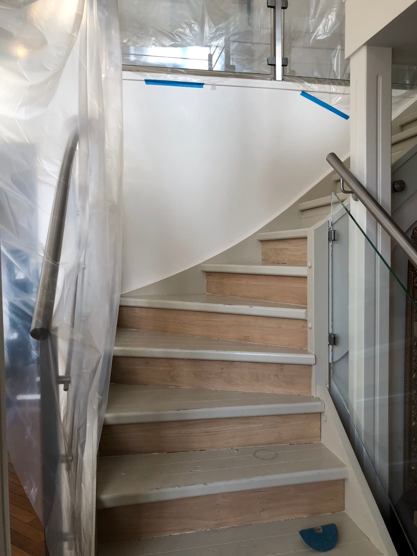Escalier poncé avant application de la finition