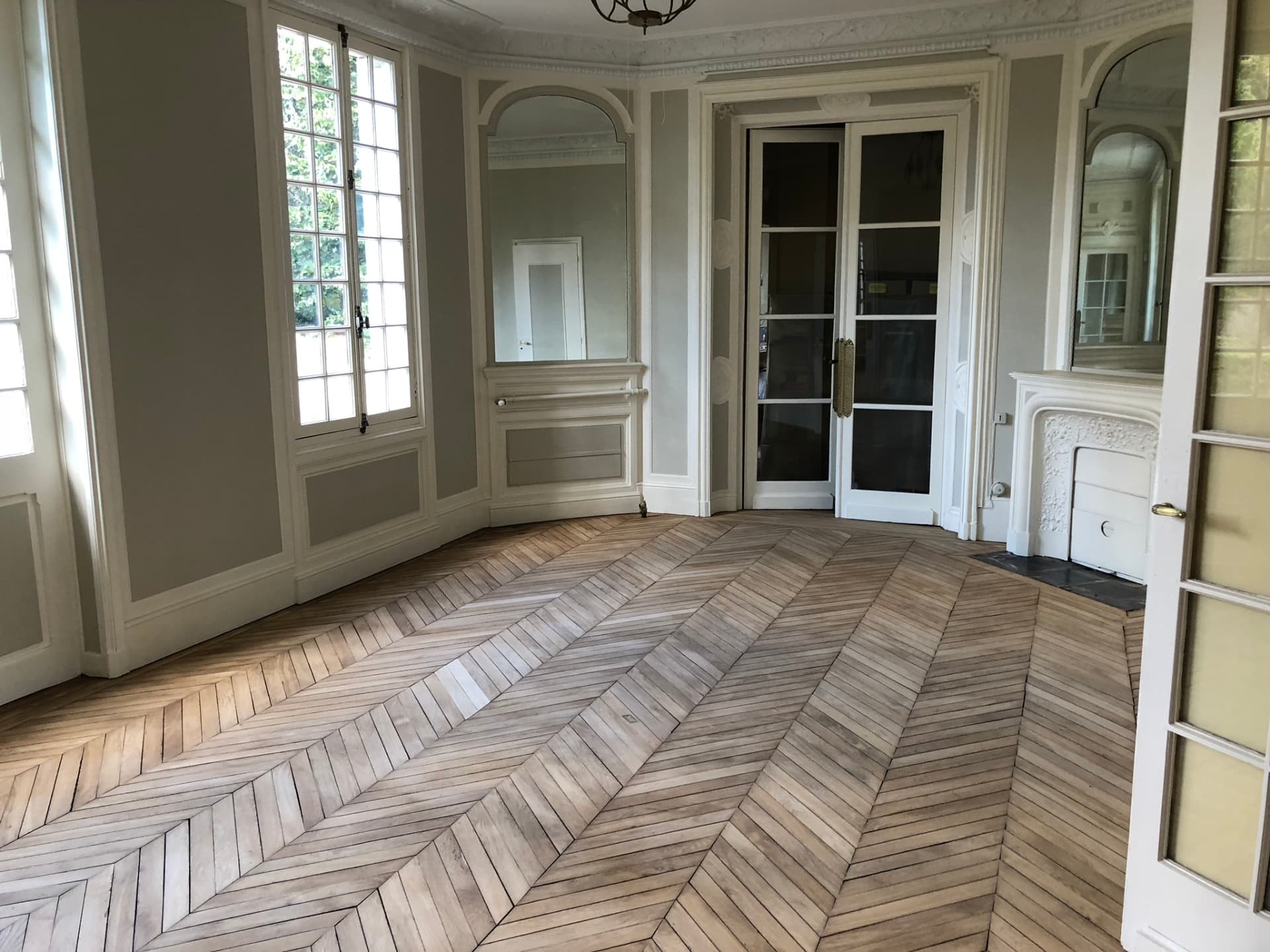 Préparation du parquet avant vitrification, hôtel particulier